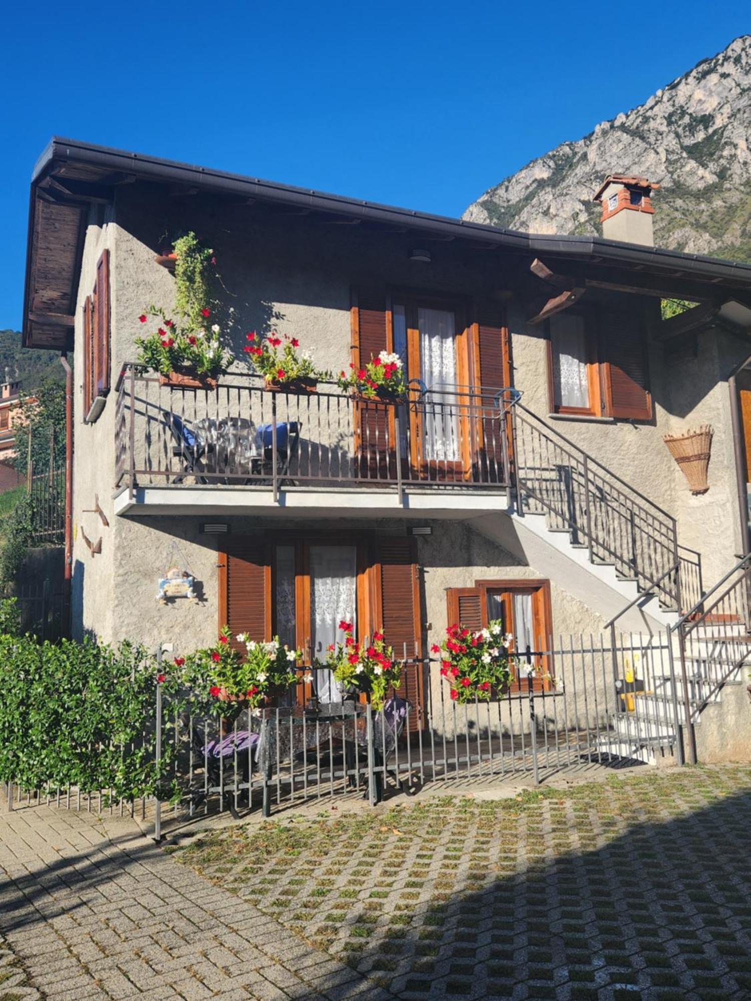 Laura'S Cottage With Lake View, Detached, 5 Kilometers From Varenna เลียร์นา ภายนอก รูปภาพ